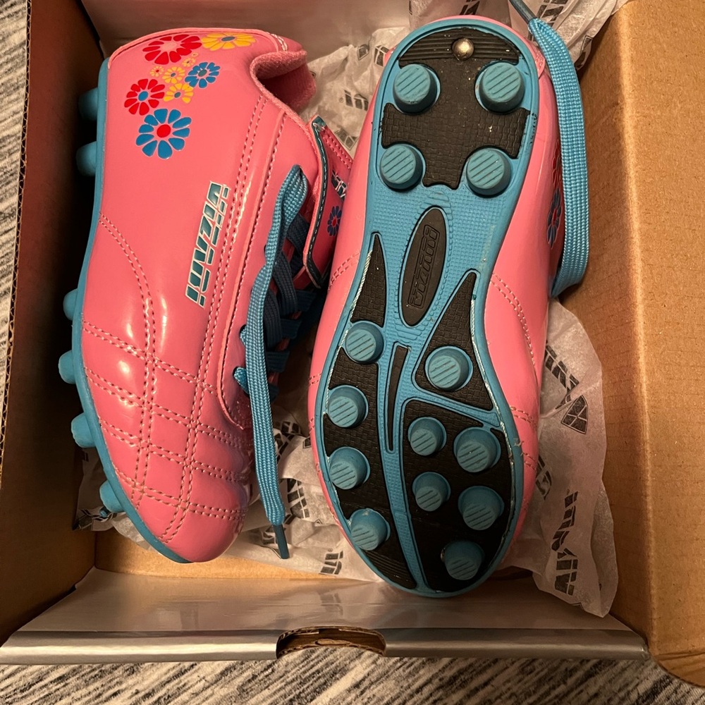 Vizari Girls Soccer Cleats and Shin Guards